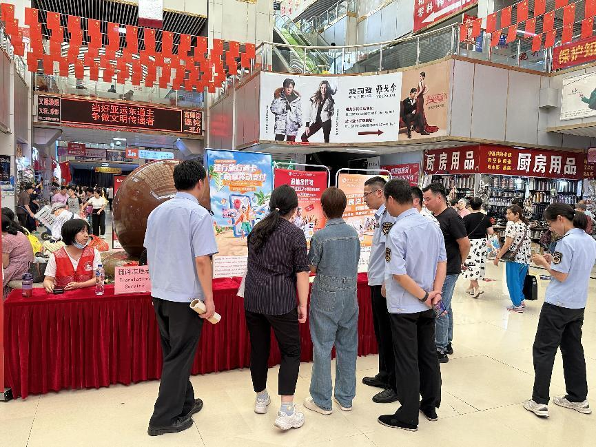 杭州市市場(chǎng)監(jiān)督管理局市場(chǎng)合同監(jiān)督管理處李懷洲一行走訪錢江商城開展國(guó)慶節(jié)前安全生產(chǎn)大檢查