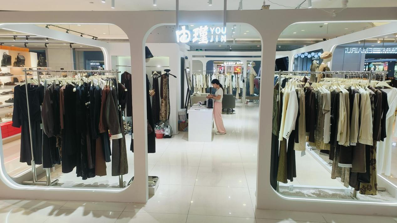 由瑾女裝在水晶城購物中心開業(yè)啦！