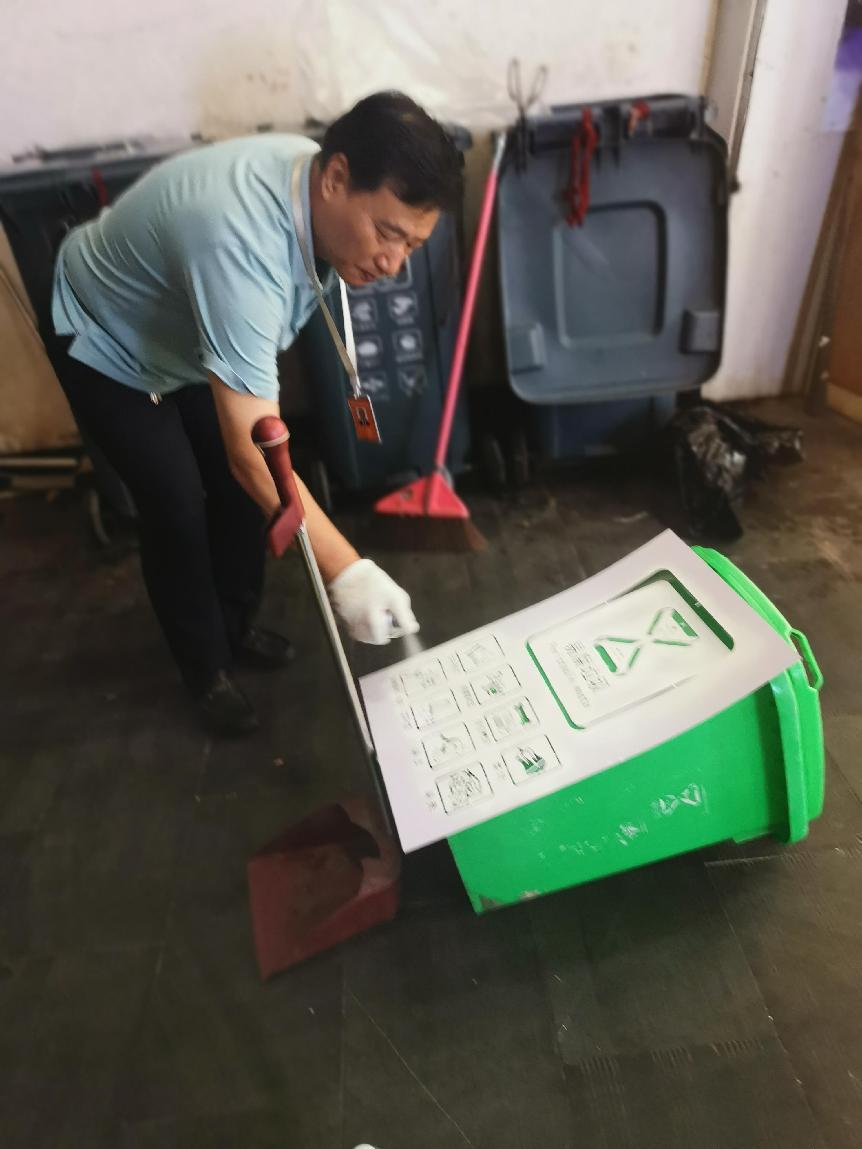 垃圾桶“補(bǔ)妝” 為錢(qián)江商城“顏值”加分