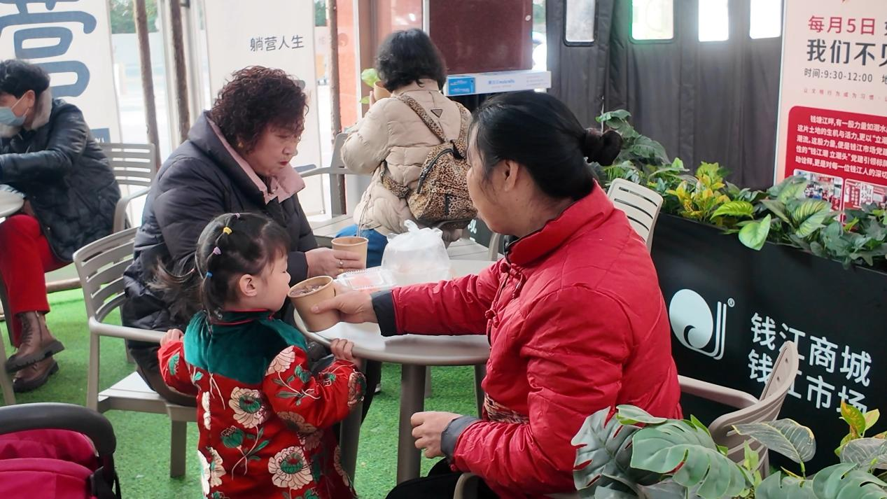 錢江商城臘八送暖，情滿杭城