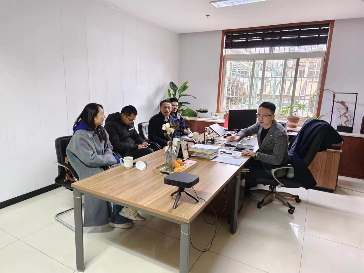 拱墅區(qū)工商聯(lián)領(lǐng)導一行走訪錢江商城