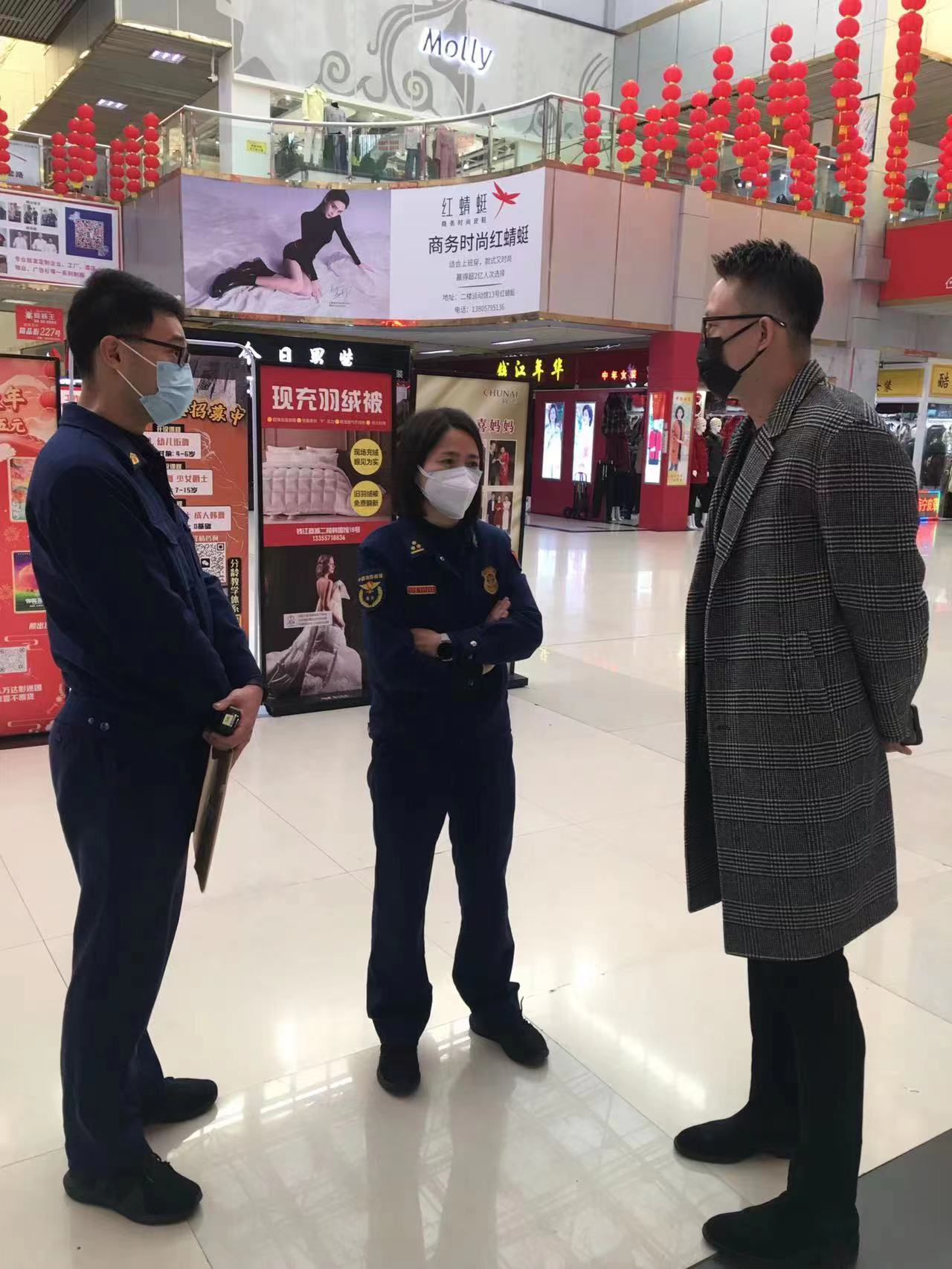 拱墅區(qū)消防救援大隊(duì)對錢江商城進(jìn)行節(jié)前消防安全檢查