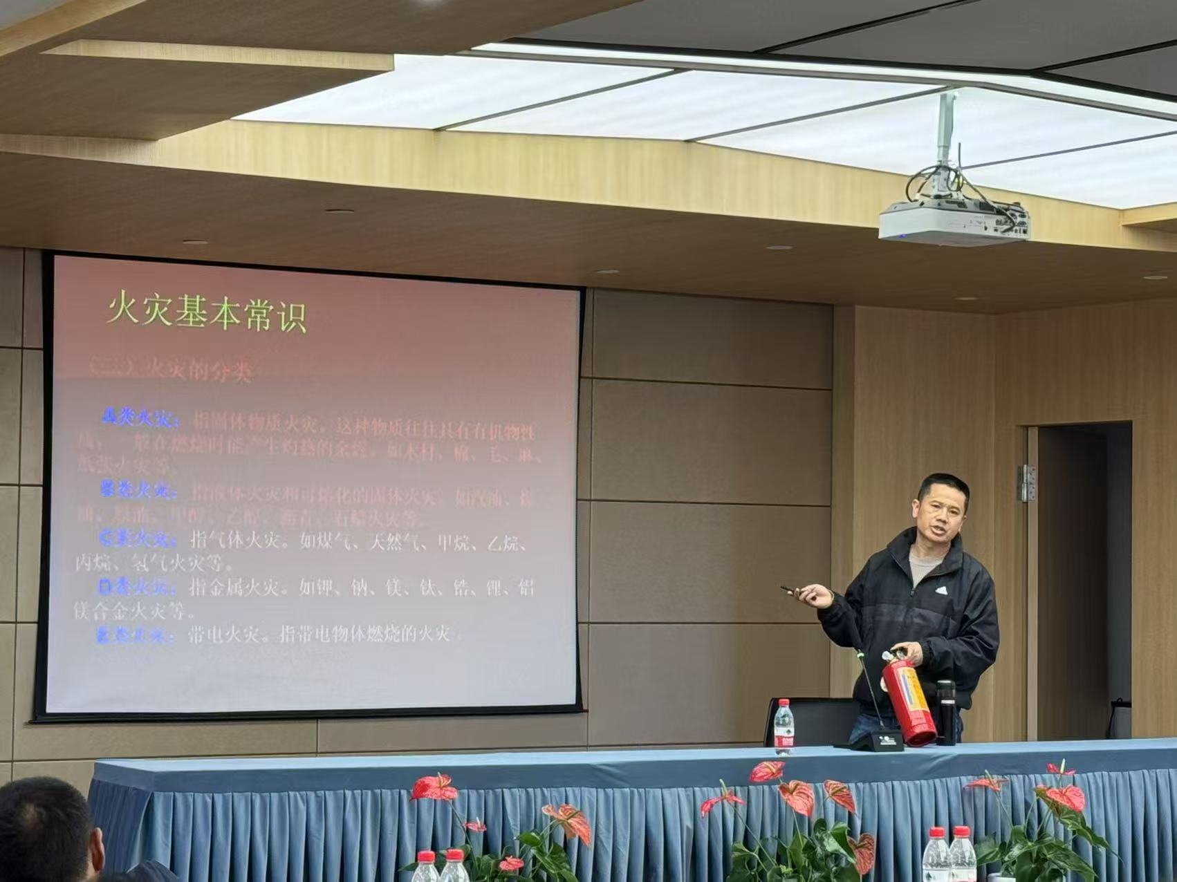 消防培訓(xùn)進(jìn)市場 共同打造“防火墻”