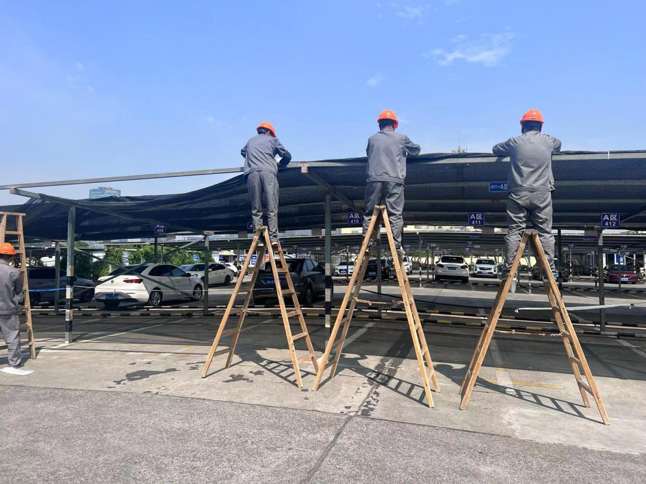 錢江商城停車場(chǎng)更換遮陽網(wǎng)助力服務(wù)再提升