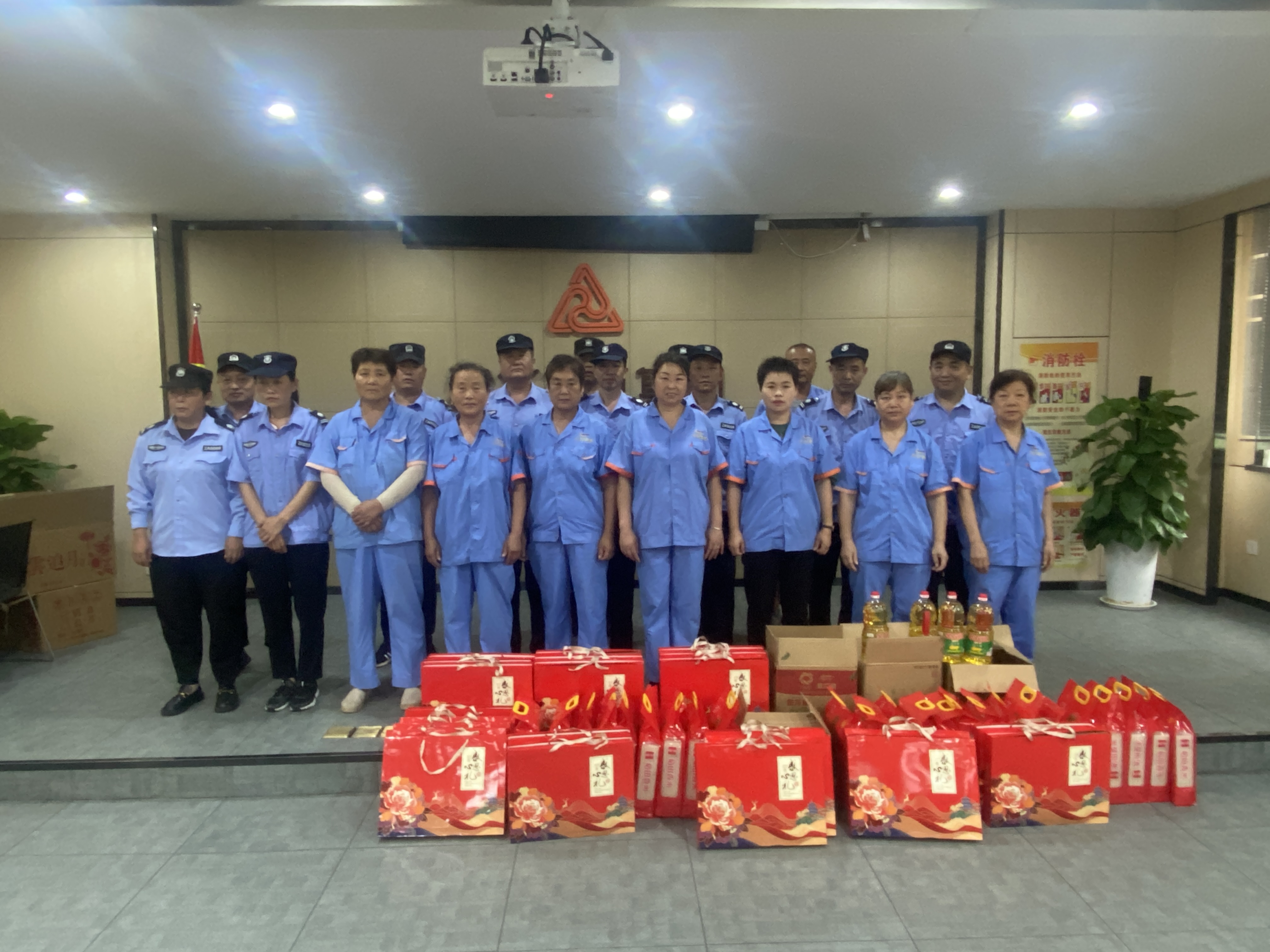 “濃情中秋節(jié)，慰問暖人心”——建華文創(chuàng)集團工會開展一線職工慰問活動