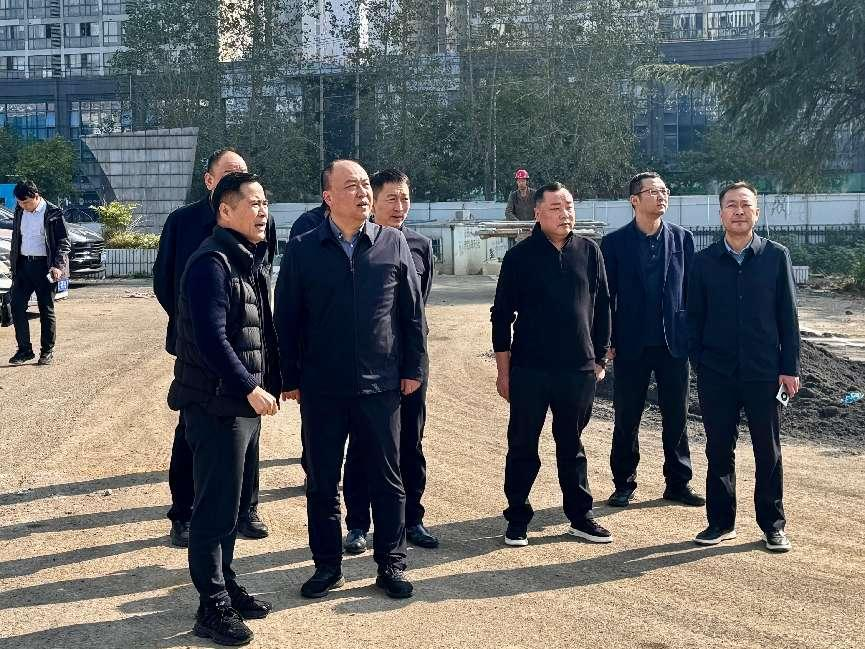 包河區(qū)委副書記、區(qū)長李煒一行蒞臨老廣電355潮流創(chuàng)意社區(qū)調(diào)研