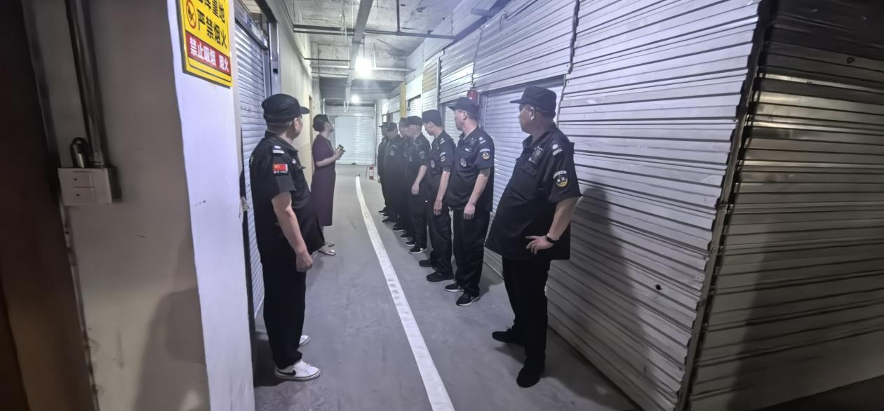 錢(qián)江商城開(kāi)展倉(cāng)庫(kù)專(zhuān)項(xiàng)檢查及應(yīng)急演練筑牢安全防線(xiàn)