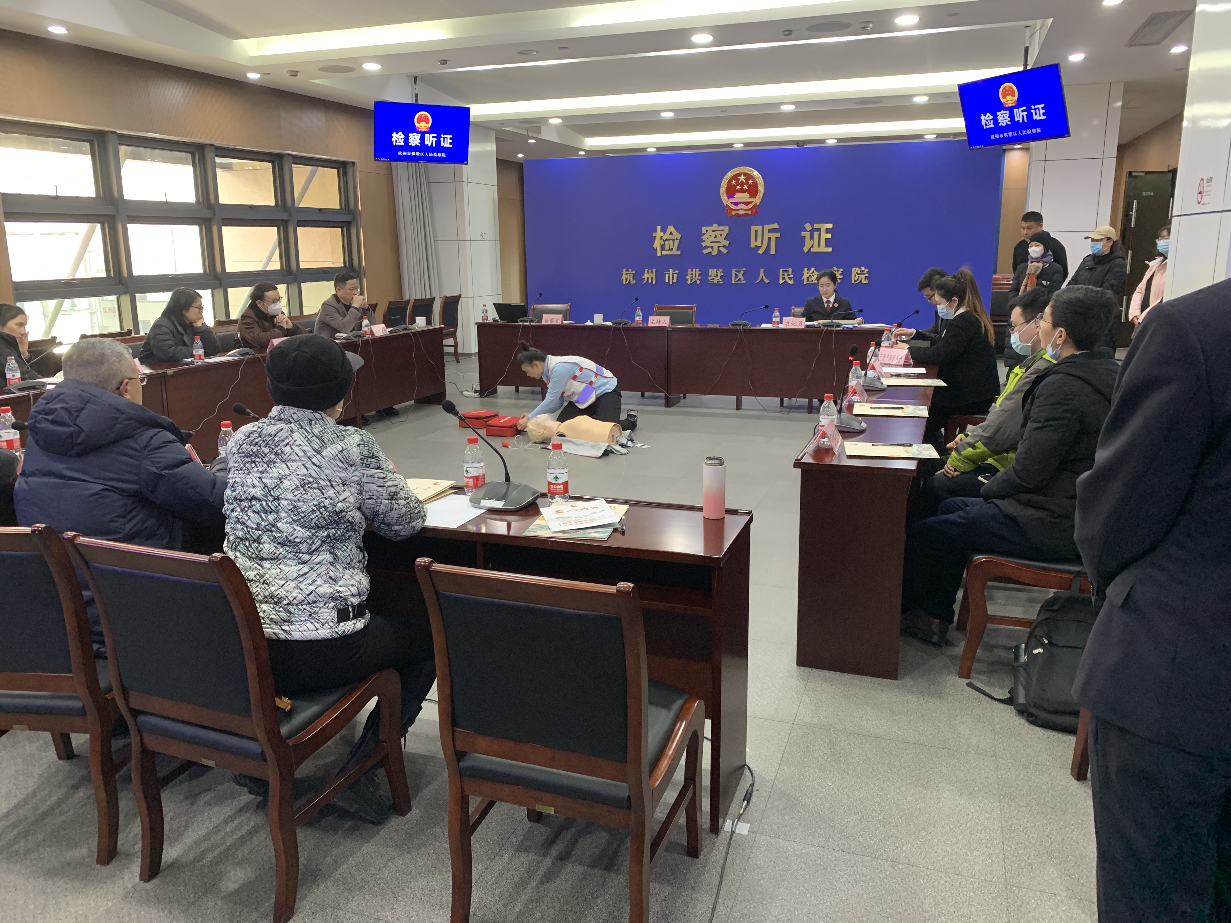 水晶城員工參加“AED”設(shè)備配置行政公益聽證會(huì)