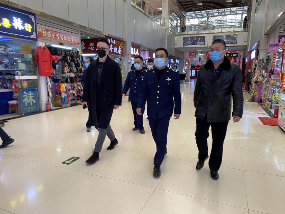 拱墅區(qū)市場(chǎng)監(jiān)管局黨委書(shū)記、局長(zhǎng)趙斌蒞臨錢江商城 檢查疫情防控工作