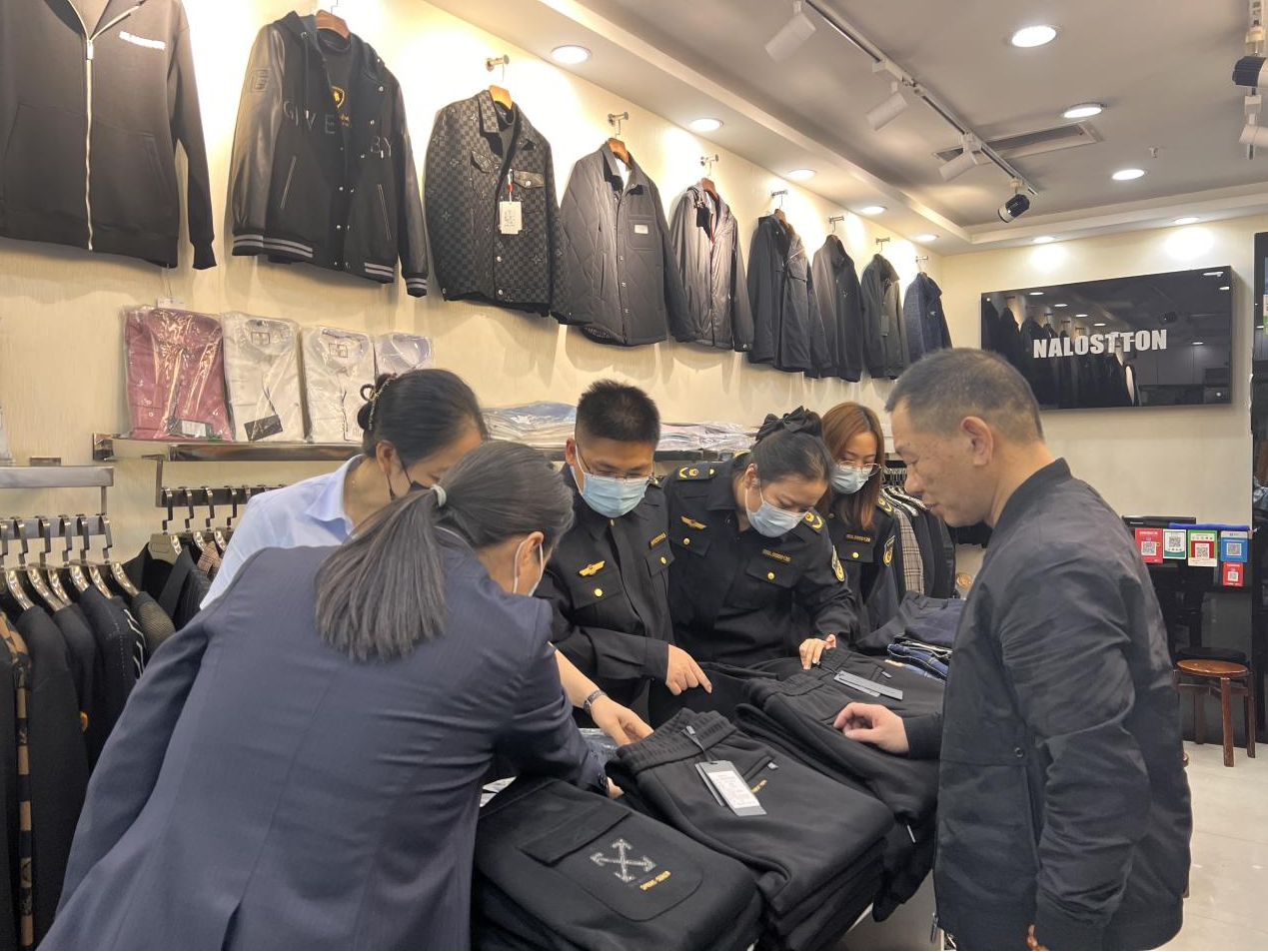 拱墅區(qū)市場(chǎng)監(jiān)督管理局走訪錢江商城開(kāi)展 知識(shí)產(chǎn)權(quán)保護(hù)專項(xiàng)檢查行動(dòng)