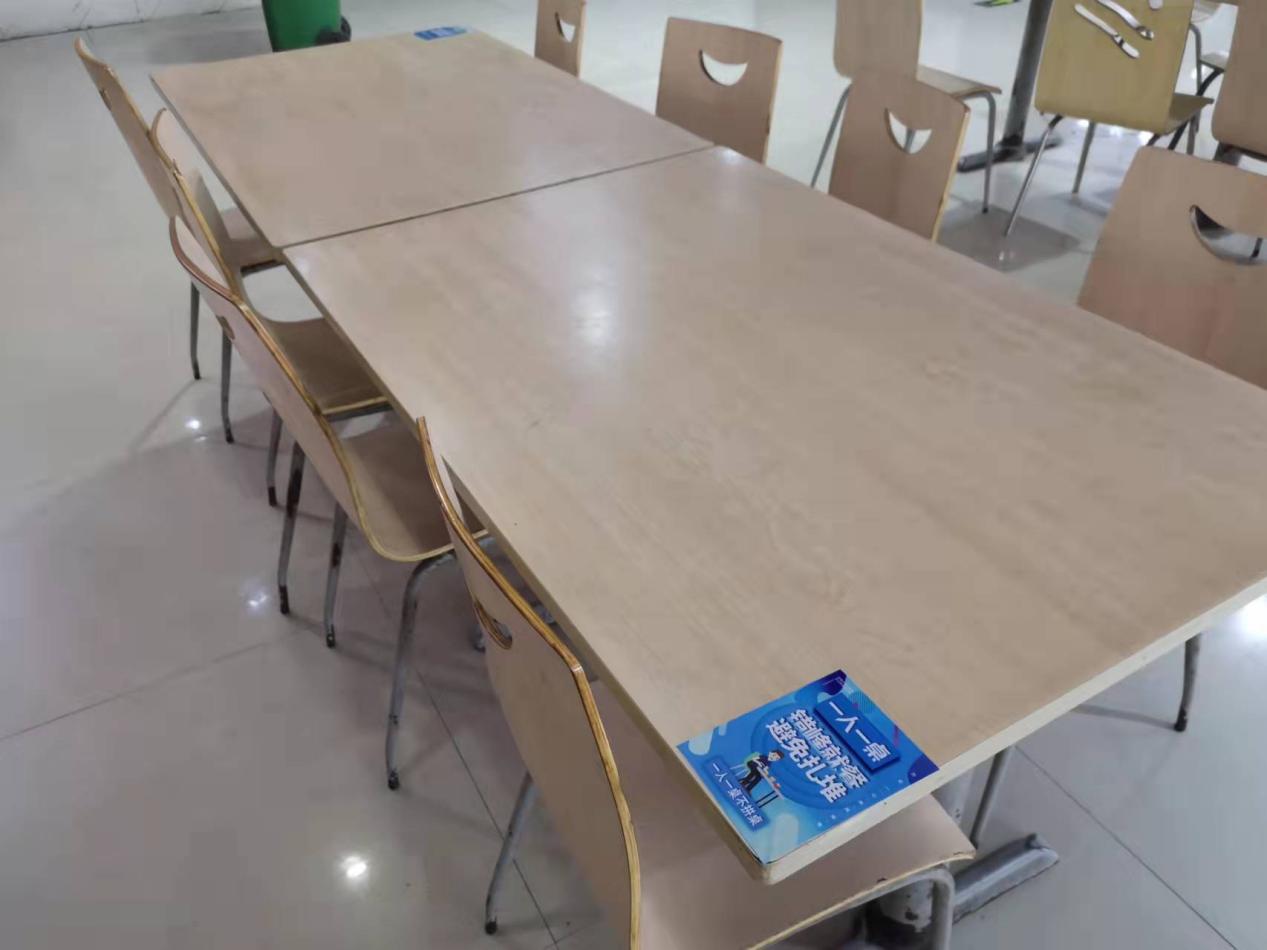 錢江商城采用隔桌用餐，顧客吃得放心安心舒心