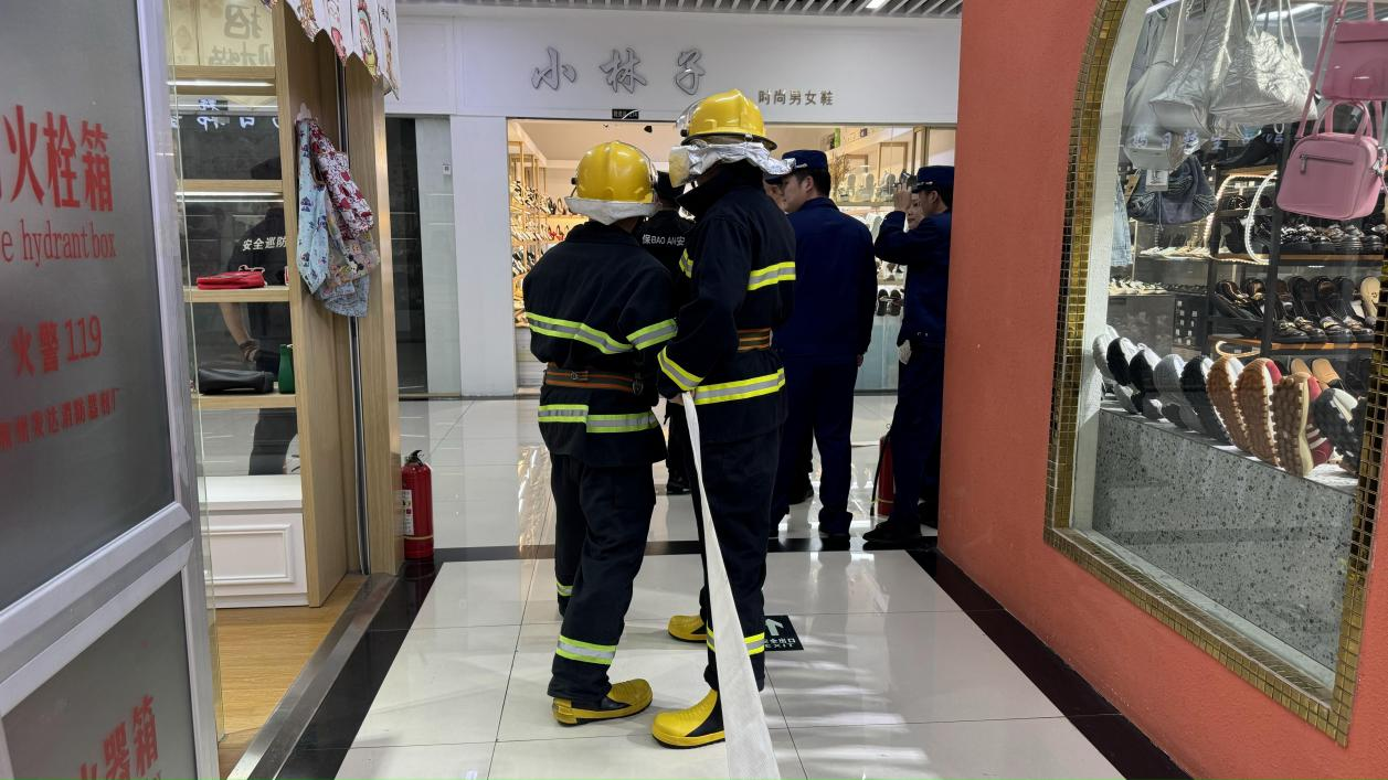 以演促防，錢江商城聯(lián)合水晶城開展微型消防站拉練