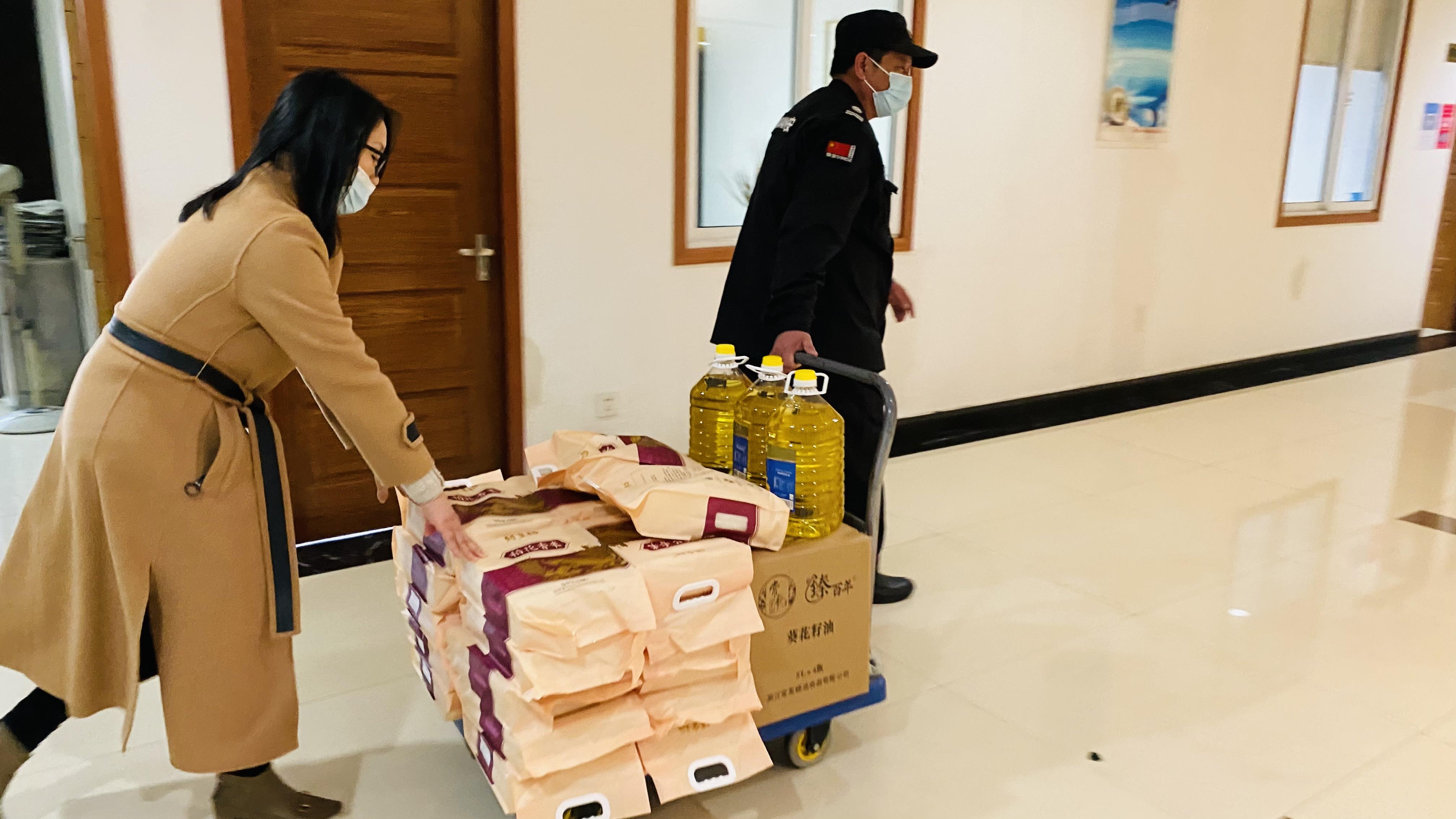 心系員工，溫暖新春！ 錢江商城為全體員工發(fā)放春節(jié)福利