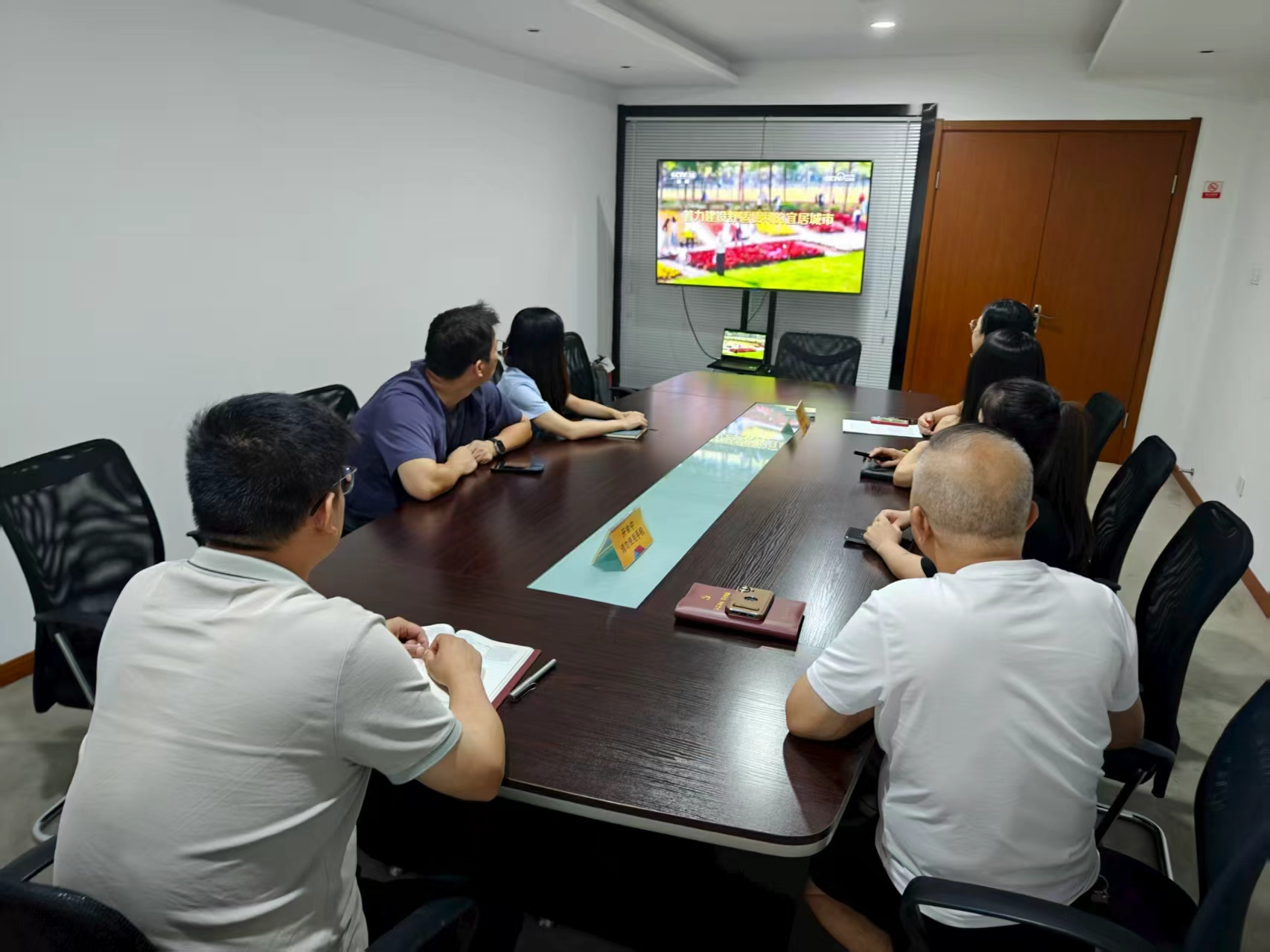 水晶城黨支部開展8月黨員固定活動