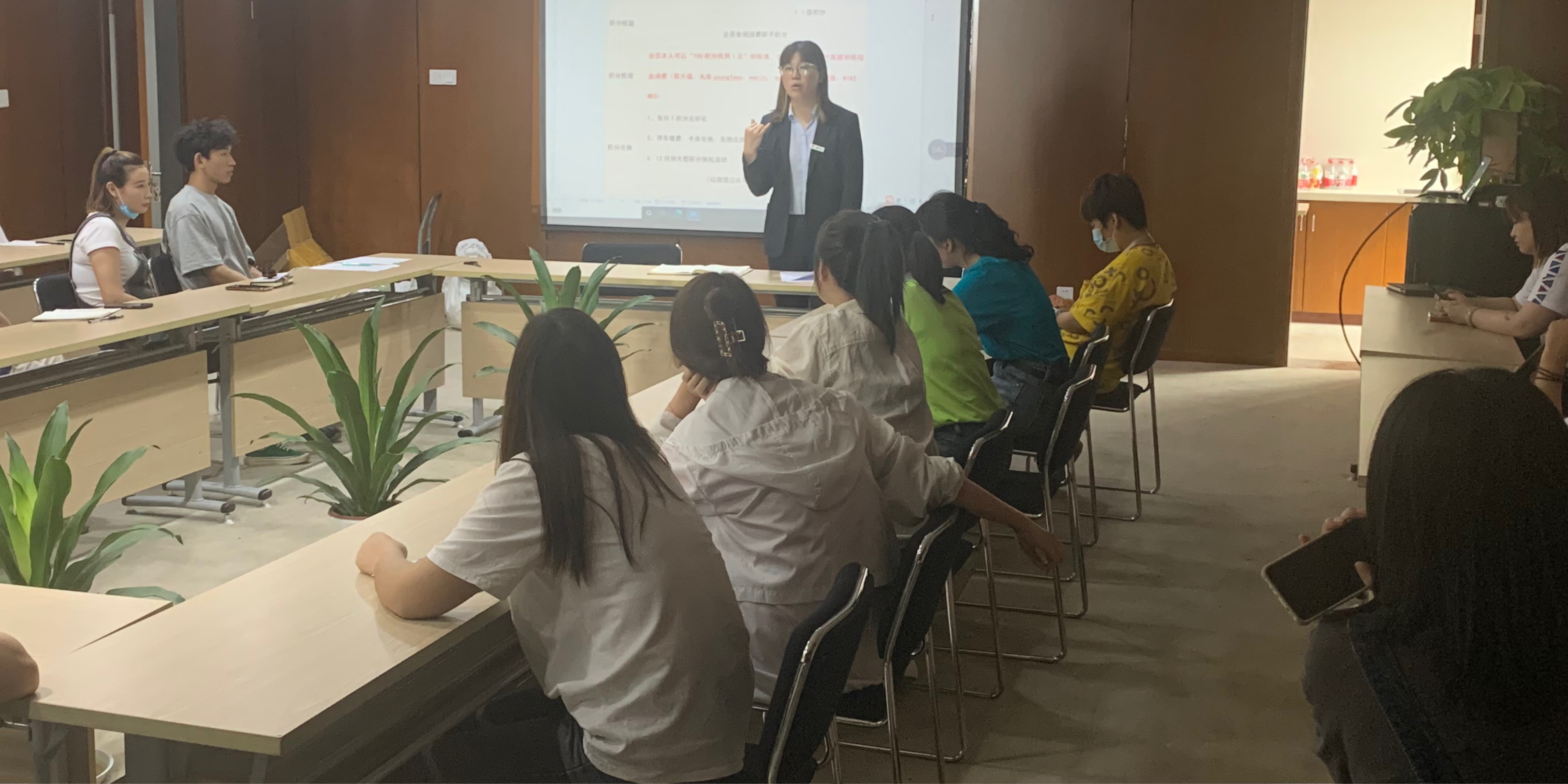 水晶城召開5月店長(zhǎng)會(huì)