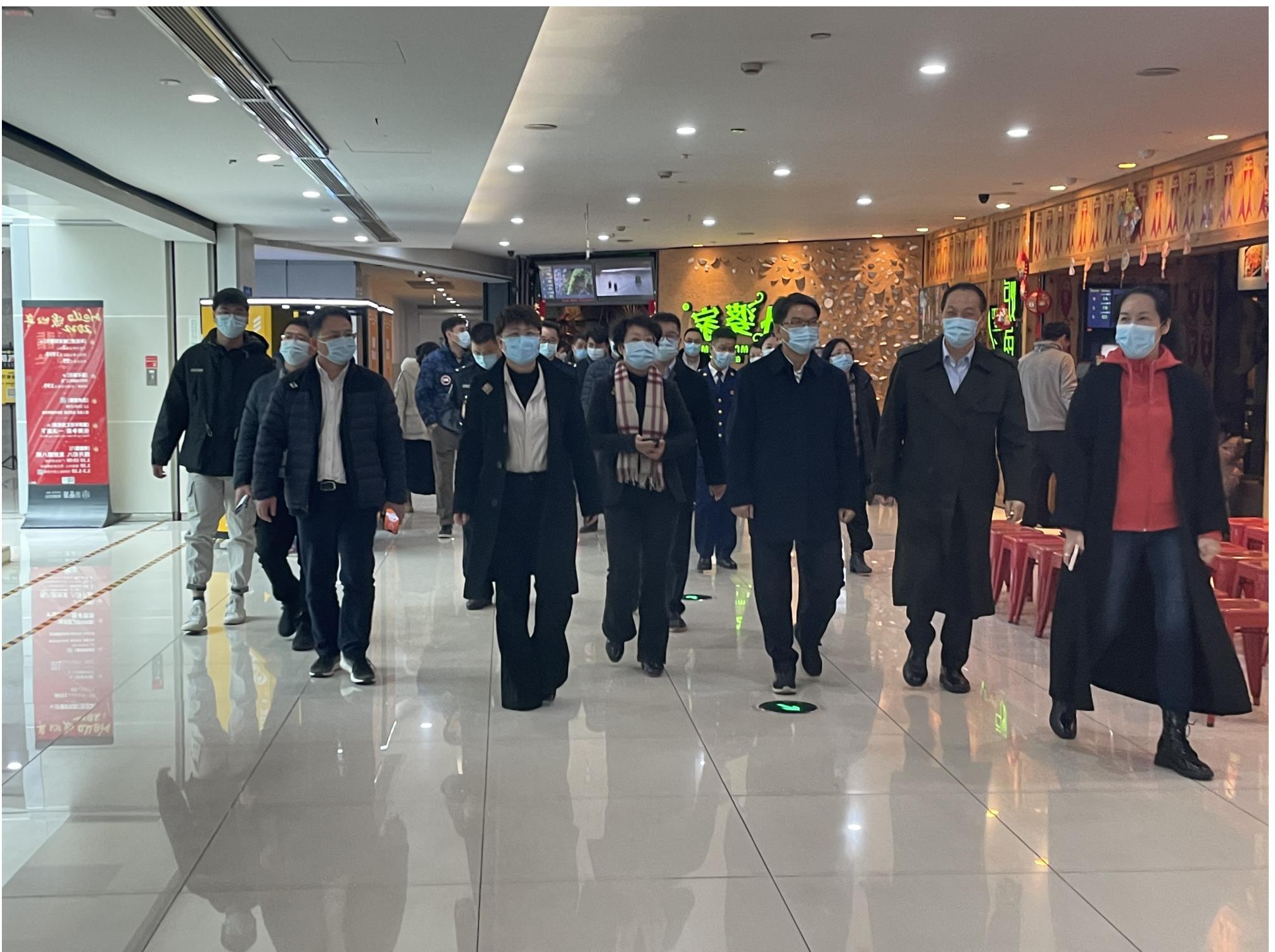 區(qū)委書記李志龍蒞臨水晶城督導文明城市迎檢工作