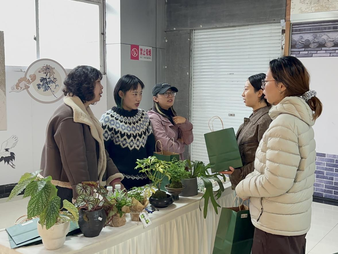 錢江商城舉辦綠植養(yǎng)護(hù)學(xué)習(xí)交流會共赴春日“植”愈之約