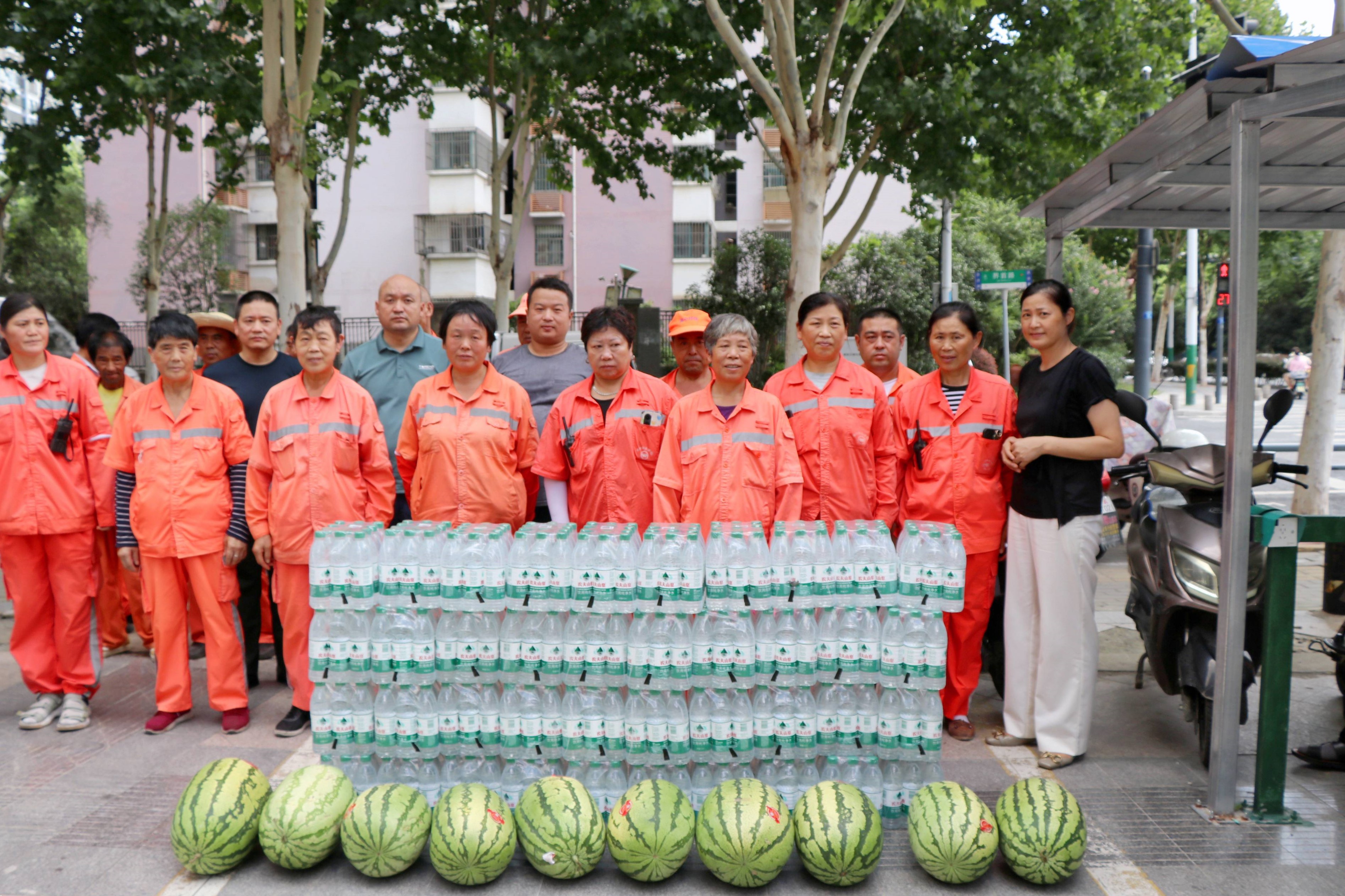  酷暑送清涼，關(guān)愛顯擔(dān)當(dāng)——廬陽建華文創(chuàng)園攜手愛心企業(yè)開展夏日送清涼活動