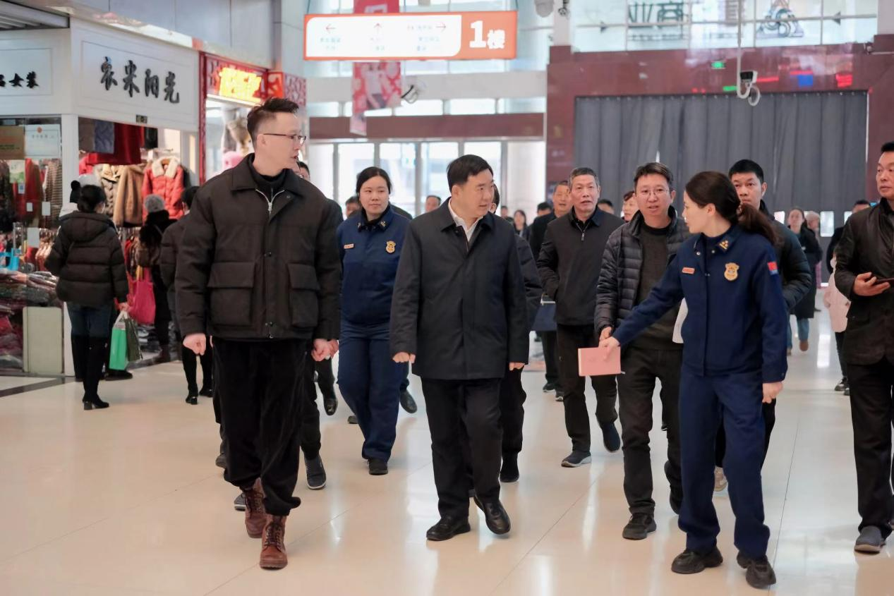省、市、區(qū)領(lǐng)導(dǎo)蒞臨錢江商城指導(dǎo)安全生產(chǎn)工作