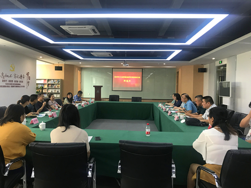 20190822市工會(huì)勞動(dòng)法律專項(xiàng)監(jiān)督行動(dòng)座談會(huì)在建華文創(chuàng)集團(tuán)總部召開(kāi) (1).jpg