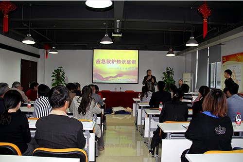 20131024建華文創(chuàng)園黨支部舉辦應(yīng)急救護(hù)知識(shí)培訓(xùn) (1).jpg