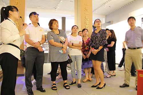 20170616建華文創(chuàng)集團(tuán)黨總支參觀中國共產(chǎn)黨杭州歷史館 (2).jpg