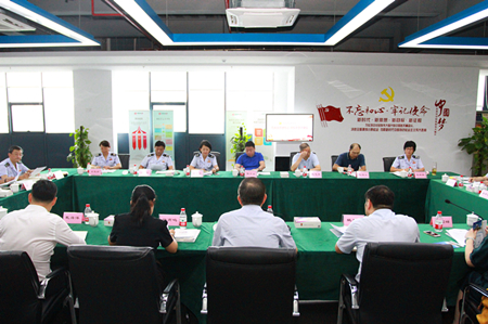 20180828杭州市稅務(wù)局副局長(zhǎng)樓方宏一行蒞臨運(yùn)河汽車電商園 (1).jpg