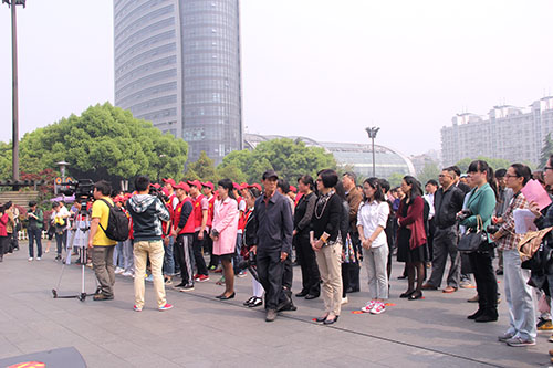 建華文創(chuàng)園黨團(tuán)代表參加“網(wǎng)淘”志愿者活動 (1).jpg