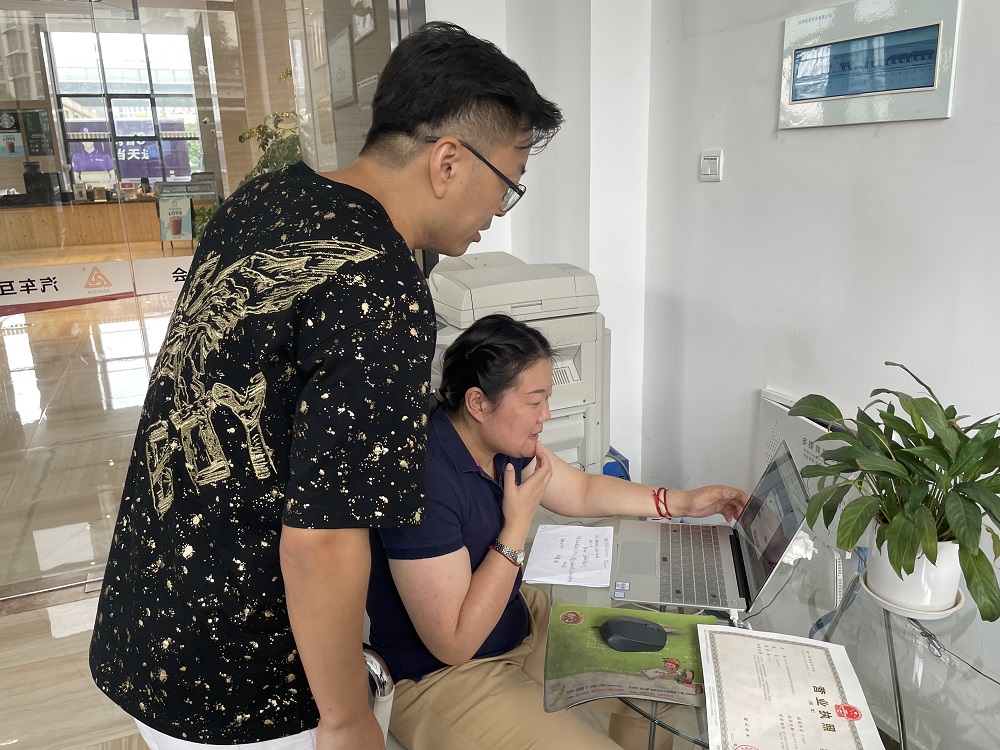 協(xié)助客戶注冊機(jī)電在線后臺.jpg 協(xié)助客戶注冊機(jī)電在線后臺.jpg